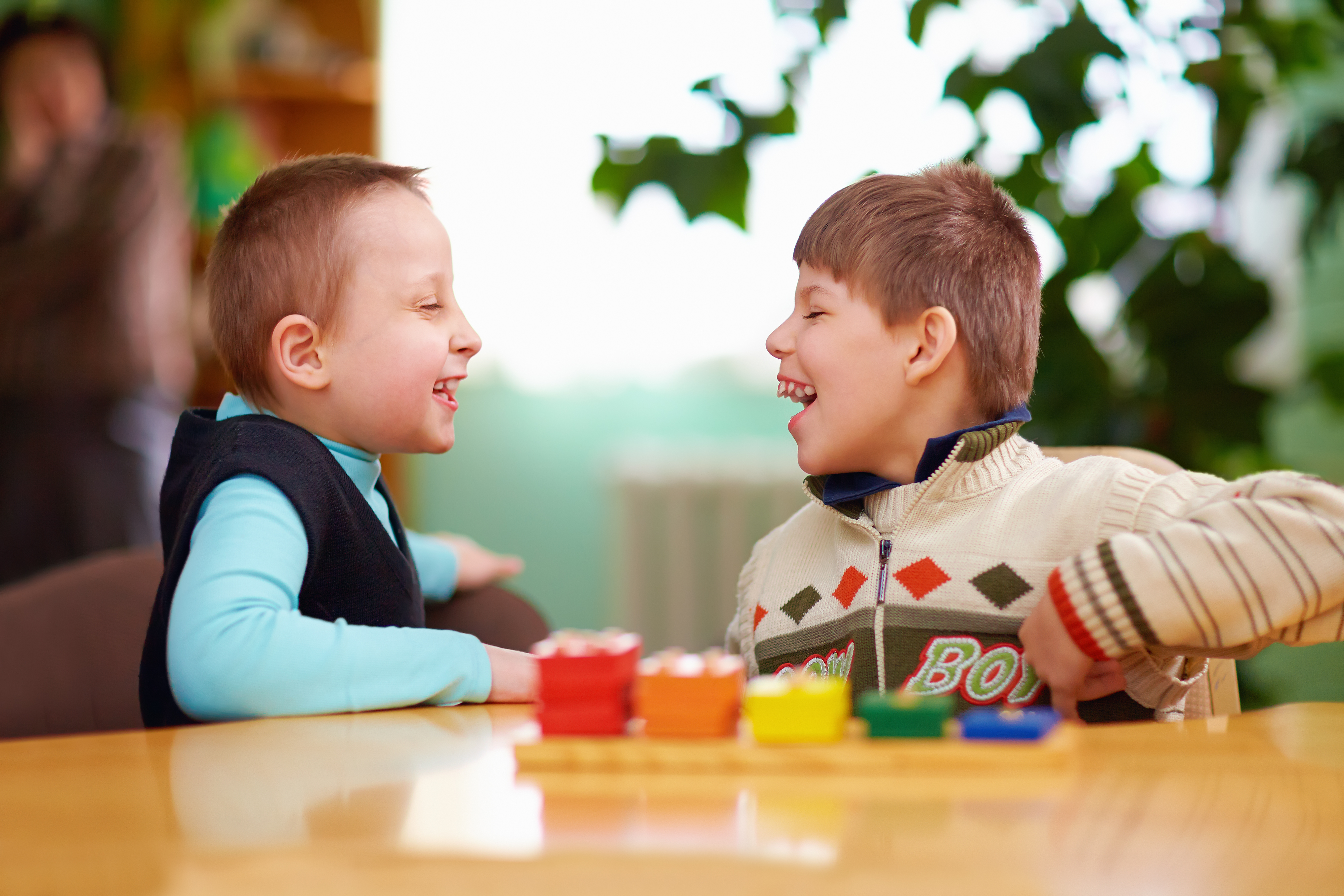 two-kids-laughing-playing-with-blocks